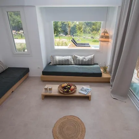 Aristotelia Gi - Premium Luxury With Private Pools