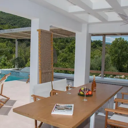 Villa Aristotelia Gi - Premium Luxury With Private Pools *