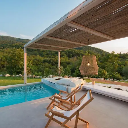 Aristotelia Gi - Premium Luxury With Private Pools