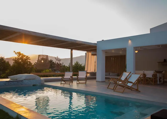 Aristotelia Gi - Premium Luxury With Private Pools