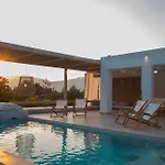Aristotelia Gi - Premium Luxury With Private Pools