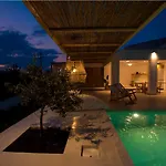 Aristotelia Gi - Premium Luxury With Private Pools *