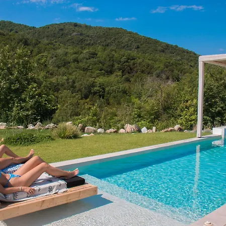 Aristotelia Gi - Premium Luxury With Private Pools * Olympiada