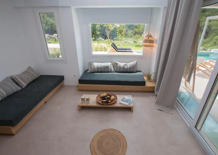 Aristotelia Gi - Premium Luxury With Private Pools