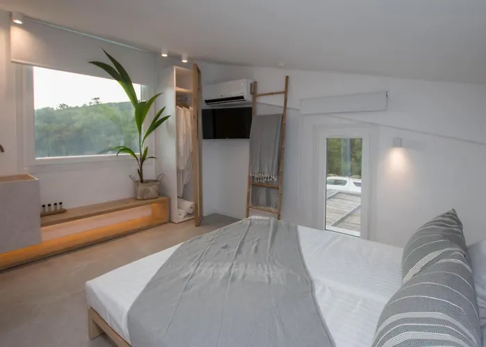 Aristotelia Gi - Premium Luxury With Private Pools *