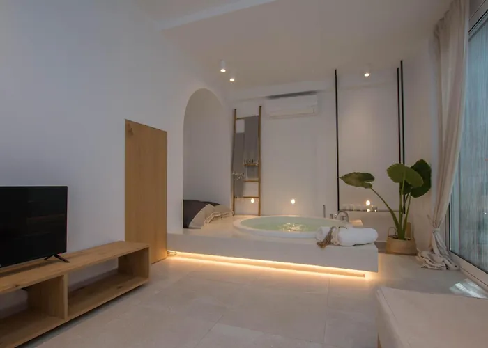 Aristotelia Gi - Premium Luxury With Private Pools Olympiada